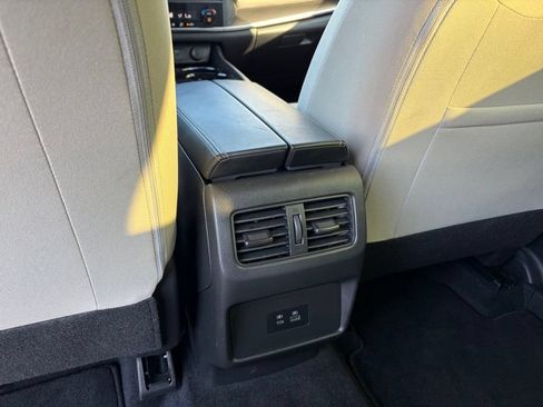 Certified 2023 Nissan Rogue SV FWD image 26