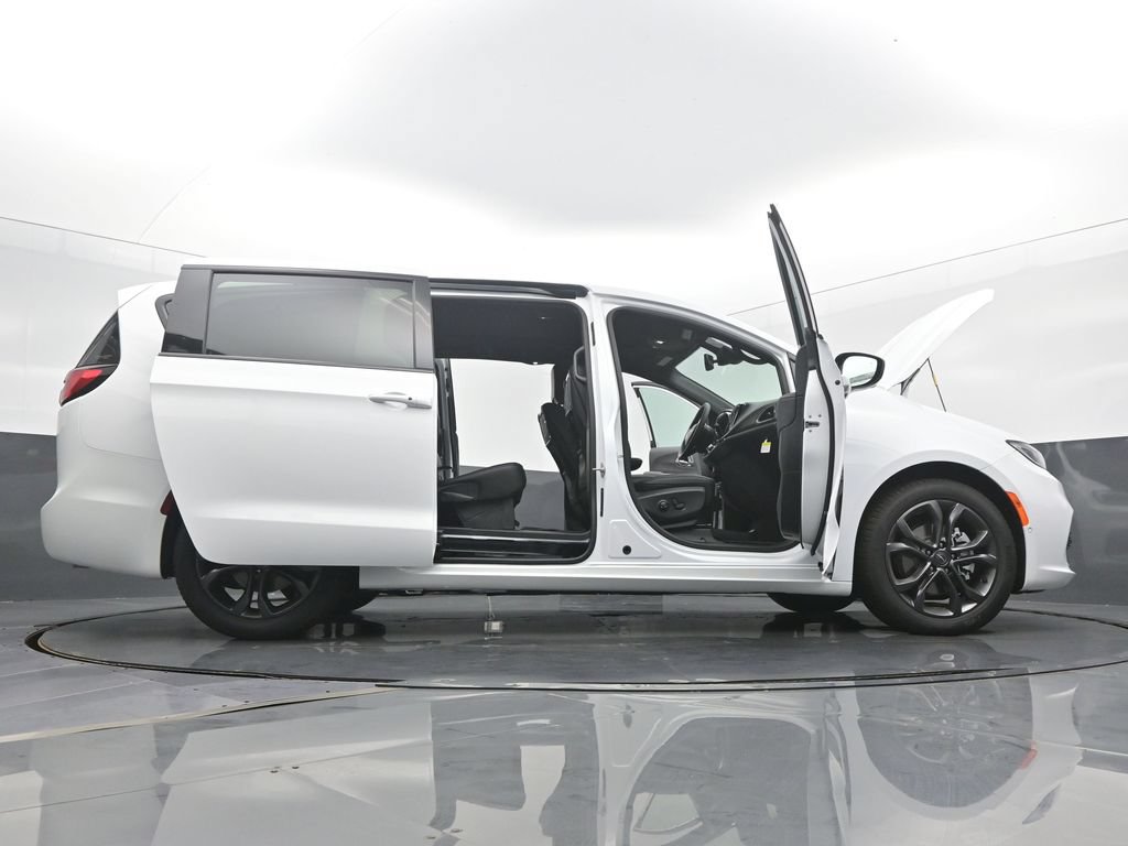New 2026 Chrysler Pacifica Select FWD image 61