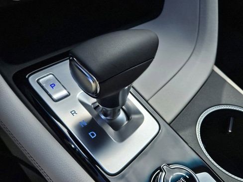 Used 2025 Genesis G70 2.5T image 30