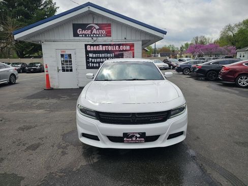 Used 2018 Dodge Charger SXT image 2