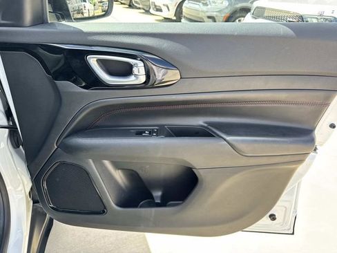 Used 2025 Jeep Compass Trailhawk AWD/4WD image 17