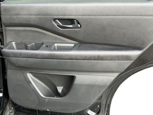 Used 2025 Nissan Pathfinder SV AWD/4WD image 32