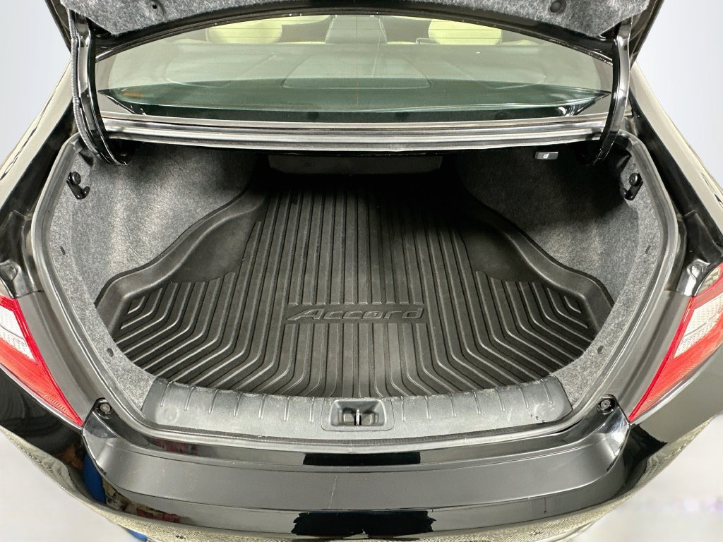 Used 2016 Honda Accord Touring image 32