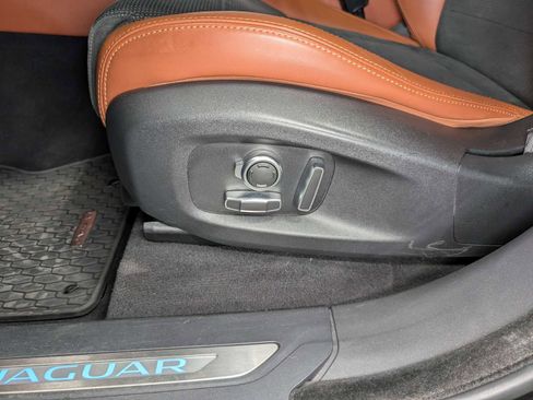 Used 2021 Jaguar F-PACE SVR image 36