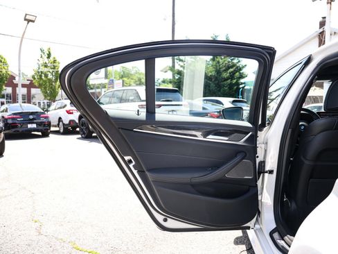 Used 2022 BMW M550i xDrive AWD/4WD image 31