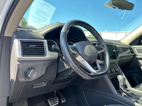 Used 2021 Volkswagen Atlas SE w/ Panoramic Sunroof Package FWD image 8