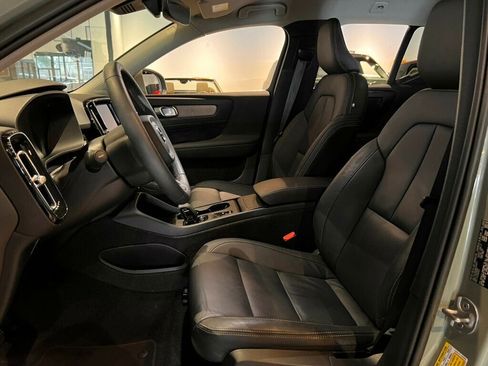 Used 2024 Volvo XC40 B5 Core image 15