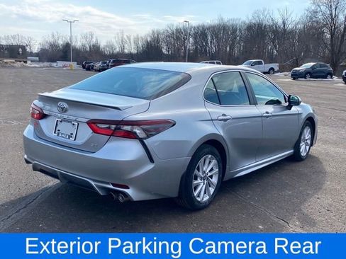 Used 2023 Toyota Camry SE image 3