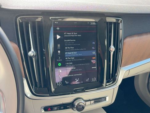 Used 2021 Volvo S90 T6 Momentum image 25