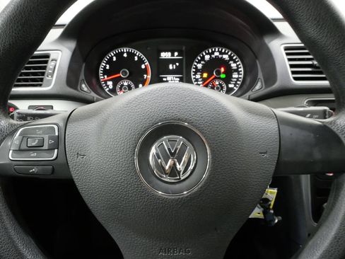 Used 2013 Volkswagen Passat 2.5 S image 16
