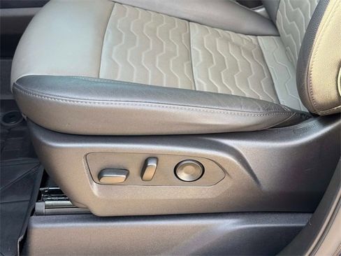 Used 2024 Chevrolet Silverado 1500 ZR2 w/ Technology Package image 28