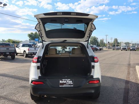 Used 2017 Jeep Cherokee Sport image 18