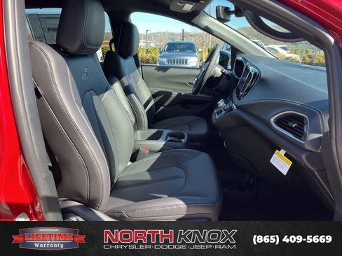 New 2026 Chrysler Pacifica Select image 24