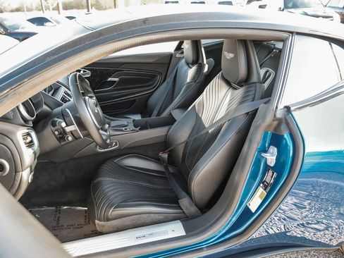 Used 2020 Aston Martin DB11 Coupe image 34
