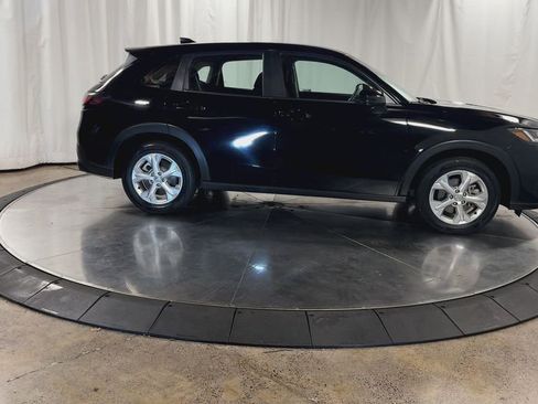 Used 2023 Honda HR-V LX image 3