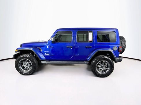 Used 2019 Jeep Wrangler Unlimited Sahara AWD/4WD image 14
