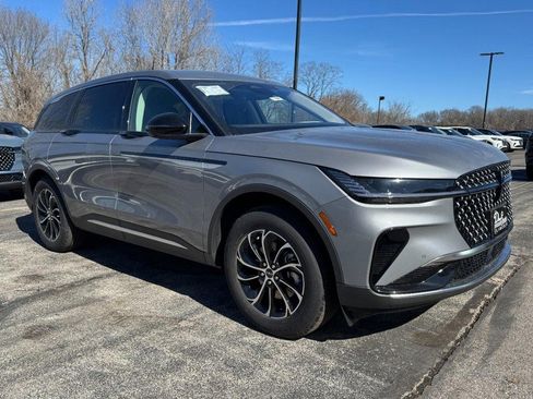 New 2025 Lincoln Nautilus Premier image 9