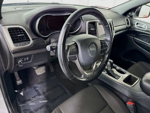 Used 2021 Jeep Grand Cherokee Laredo image 17