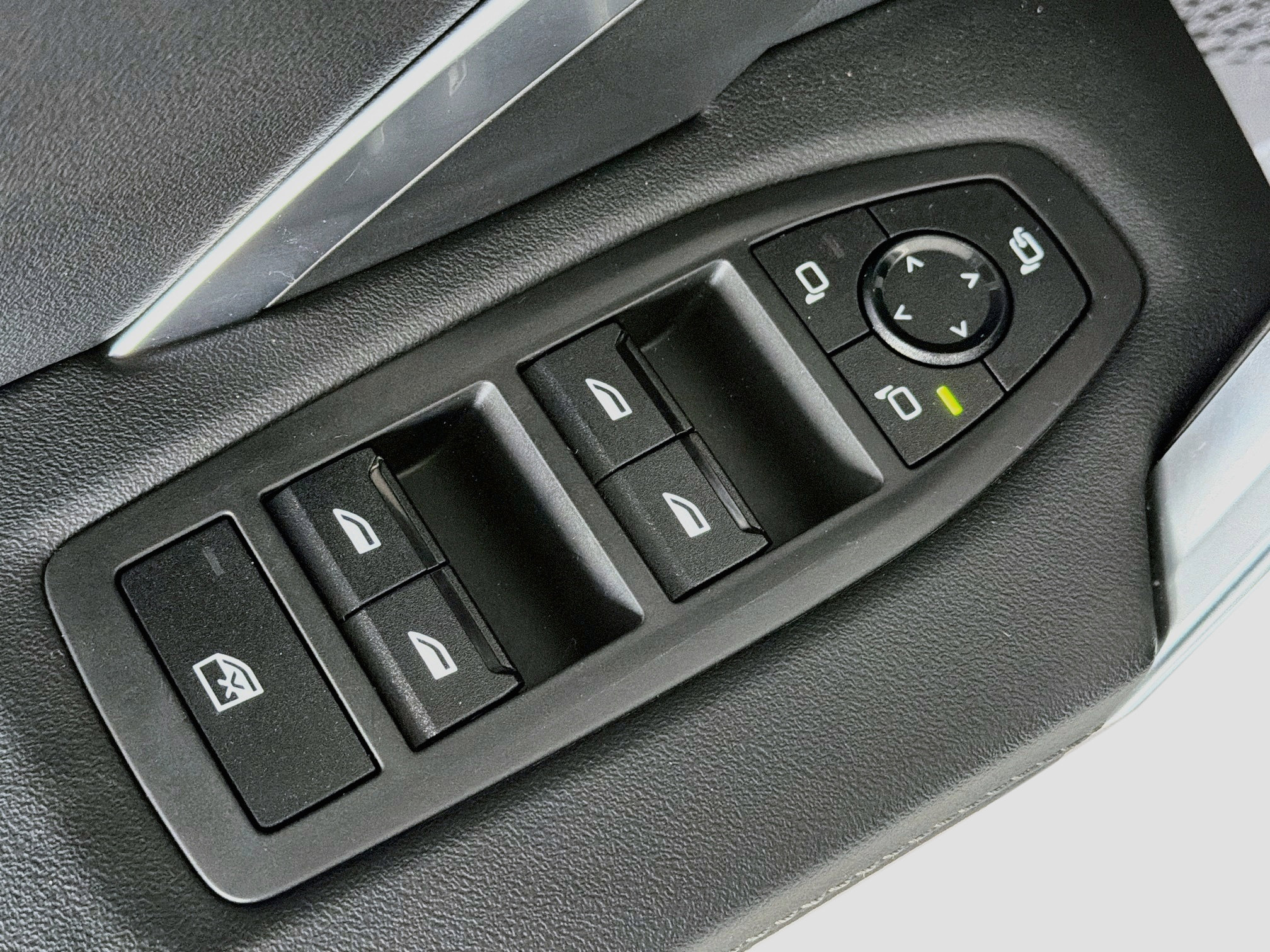 Used 2026 BMW X2 xDrive28i AWD/4WD image 15
