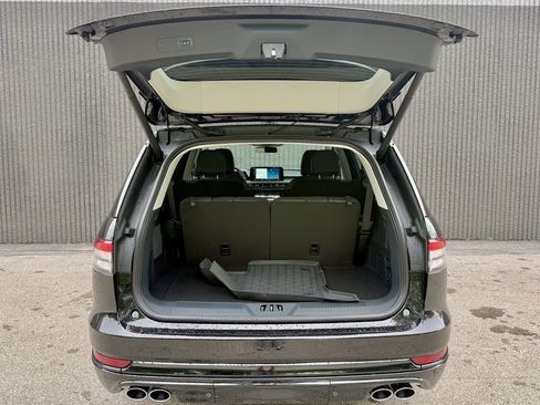 New 2026 Lincoln Aviator AWD image 17