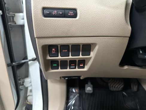 Used 2016 Nissan Rogue SV image 31