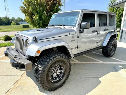 Used 2016 Jeep Wrangler Unlimited Sahara AWD/4WD image 4