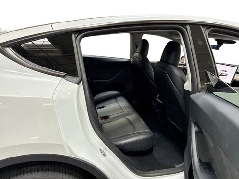 Certified 2023 Tesla Model Y Long Range AWD/4WD image 11