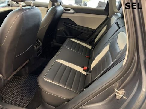 Certified 2025 Volkswagen Taos SEL image 17