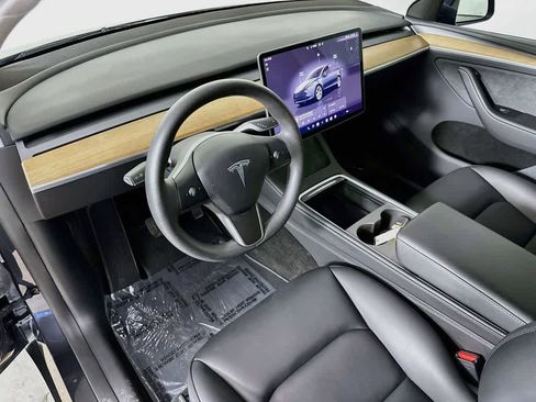 Used 2024 Tesla Model Y Long Range AWD/4WD image 2