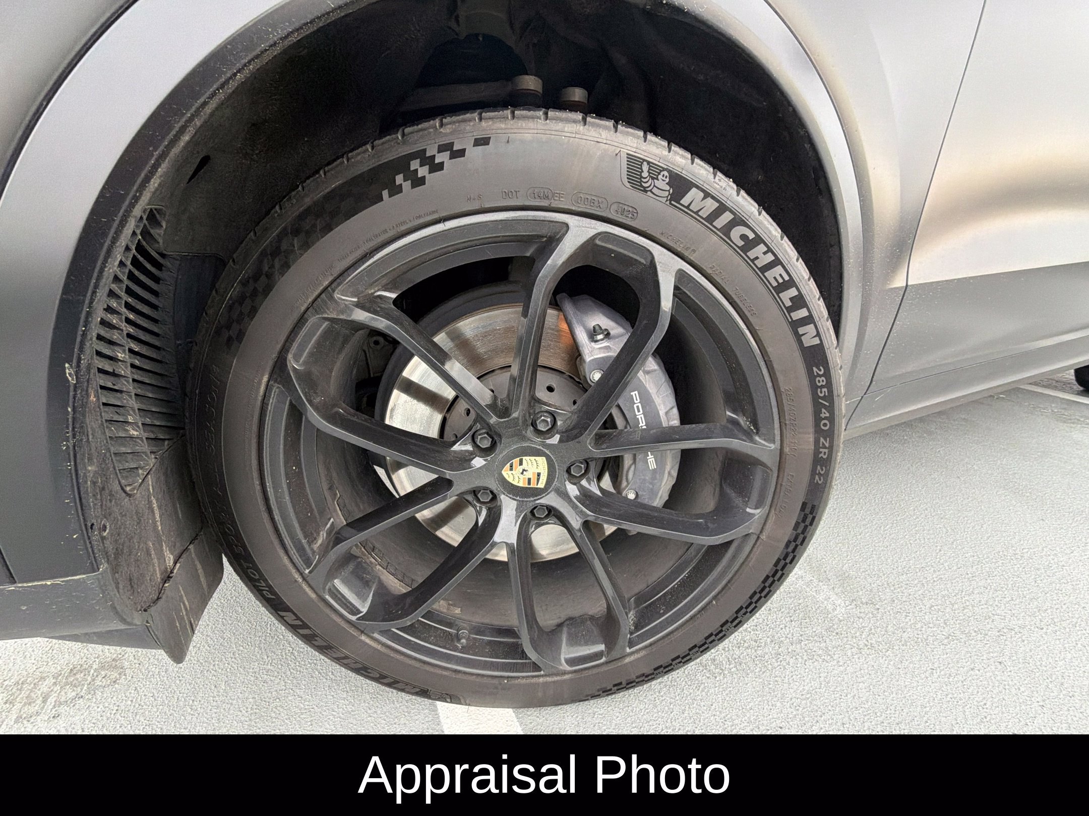 Certified 2024 Porsche Cayenne Coupe AWD/4WD image 4
