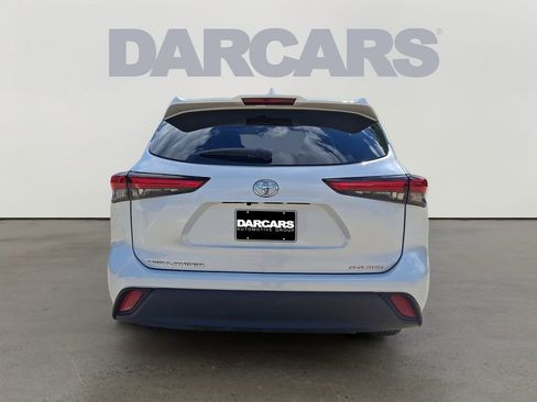 Used 2023 Toyota Highlander XLE AWD/4WD image 5