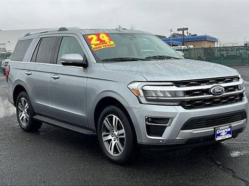 Used 2024 Ford Expedition Limited image 3