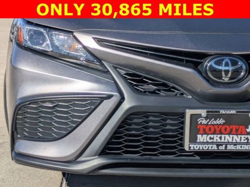 Used 2024 Toyota Camry SE image 3