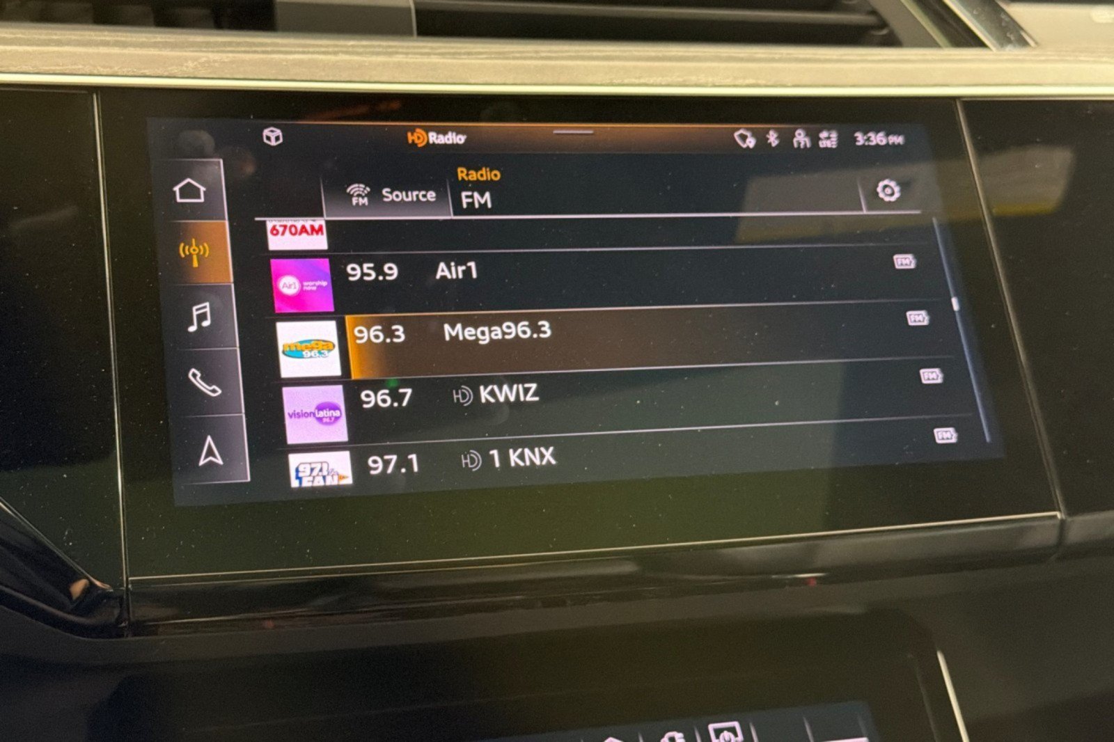 Used 2024 Audi Q8 e-tron Premium AWD/4WD image 16