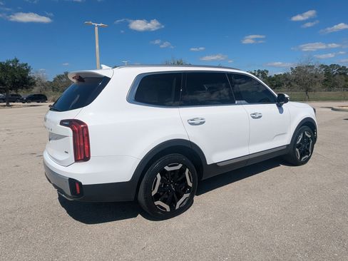 Certified 2024 Kia Telluride S image 4