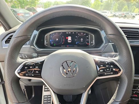 Used 2024 Volkswagen Tiguan SEL R-Line AWD/4WD image 19