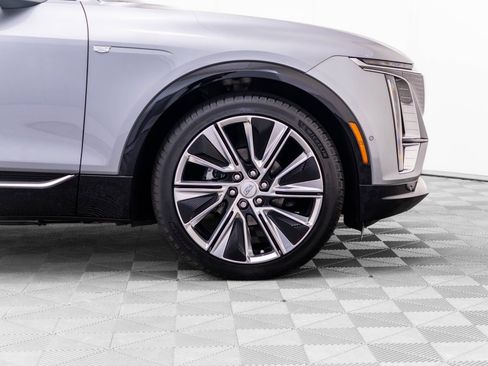Certified 2025 Cadillac Lyriq Luxury w/ LPO, Floor Liner Package AWD/4WD image 40