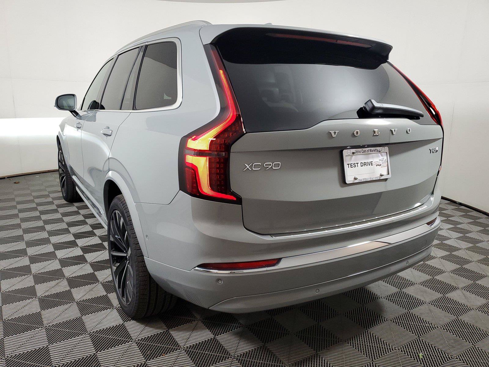 New 2026 Volvo XC90 T8 Plus w/ Protection Package Premier AWD/4WD image 4
