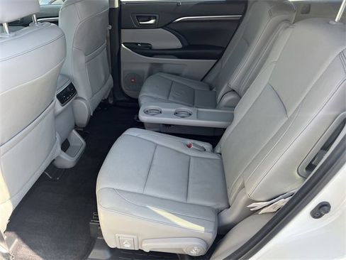 Used 2016 Toyota Highlander Limited image 22