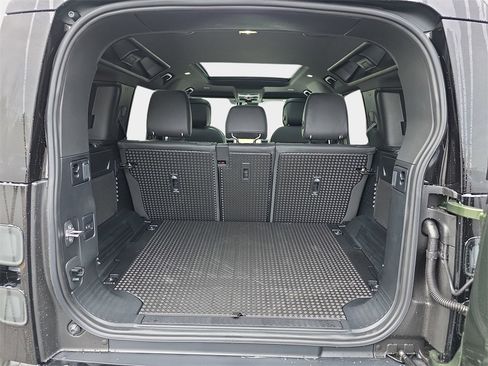 New 2026 Land Rover Defender 110 X-Dynamic SE image 12