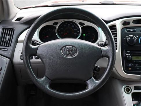 Used 2004 Toyota Highlander 4WD V6 image 13