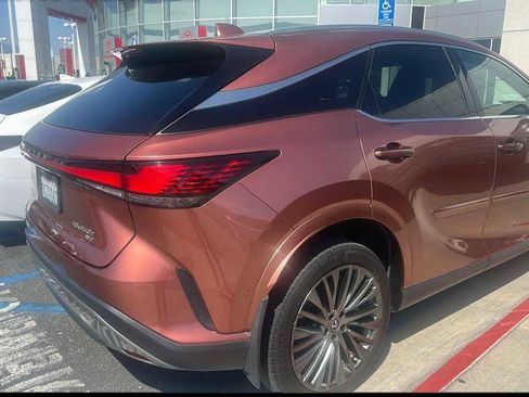 Used 2023 Lexus RX 350 w/ Accessory Package (2T) AWD/4WD image 2