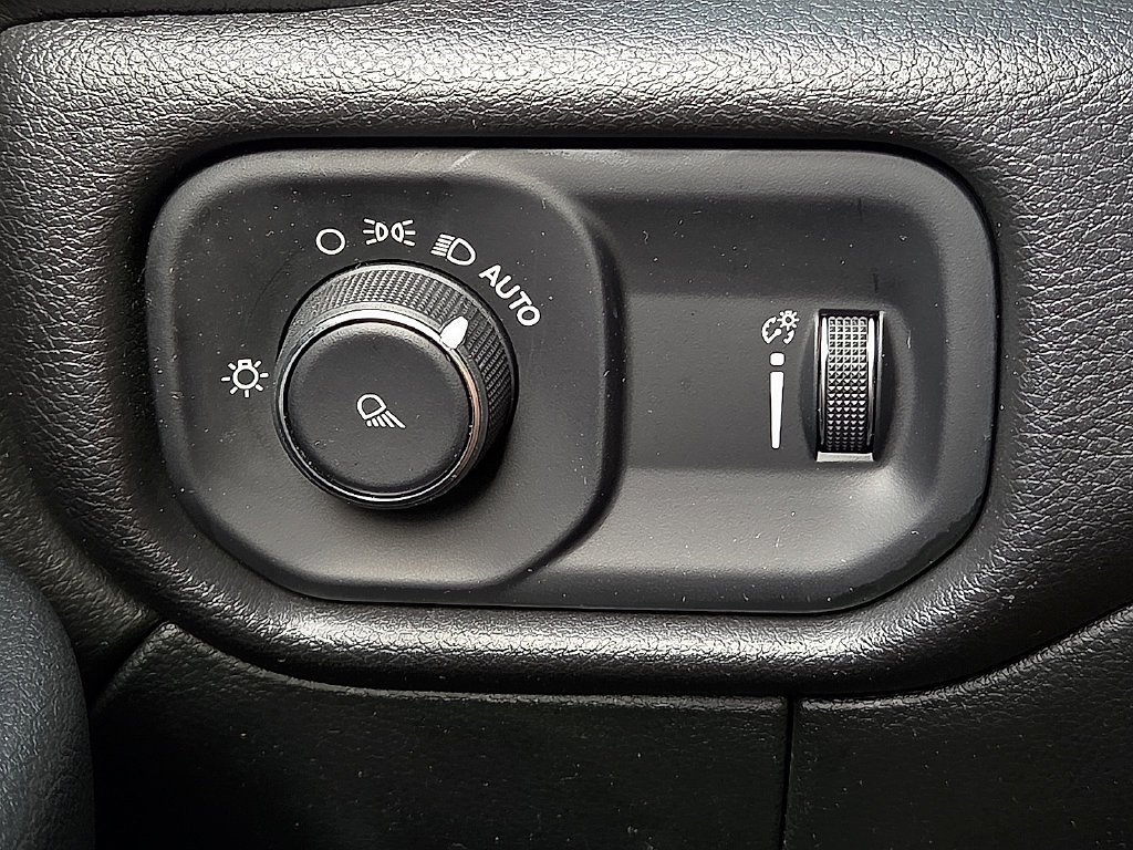 Used 2024 RAM 2500 Tradesman w/ Chrome Appearance Group AWD/4WD image 16