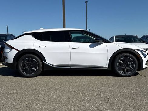 New 2026 Kia EV6 Light RWD image 3
