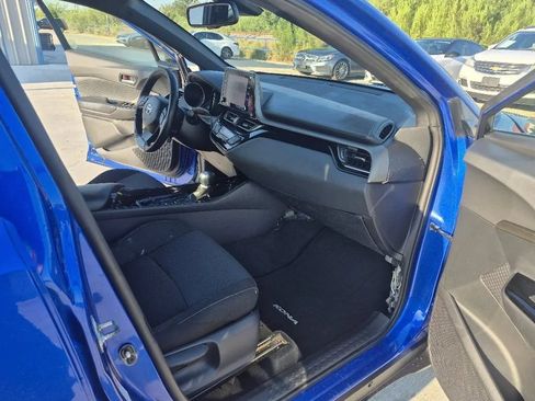 Used 2019 Toyota C-HR XLE FWD image 16