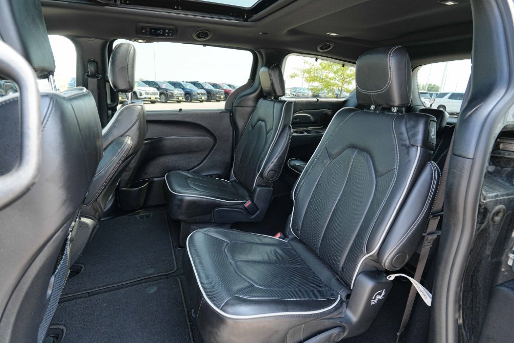 Used 2025 Chrysler Pacifica Limited FWD image 20