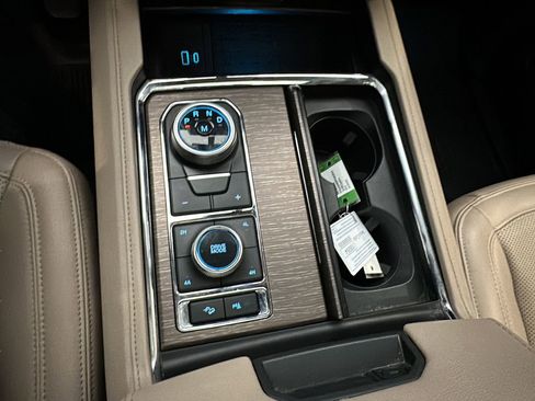 Used 2023 Ford Expedition Limited image 32
