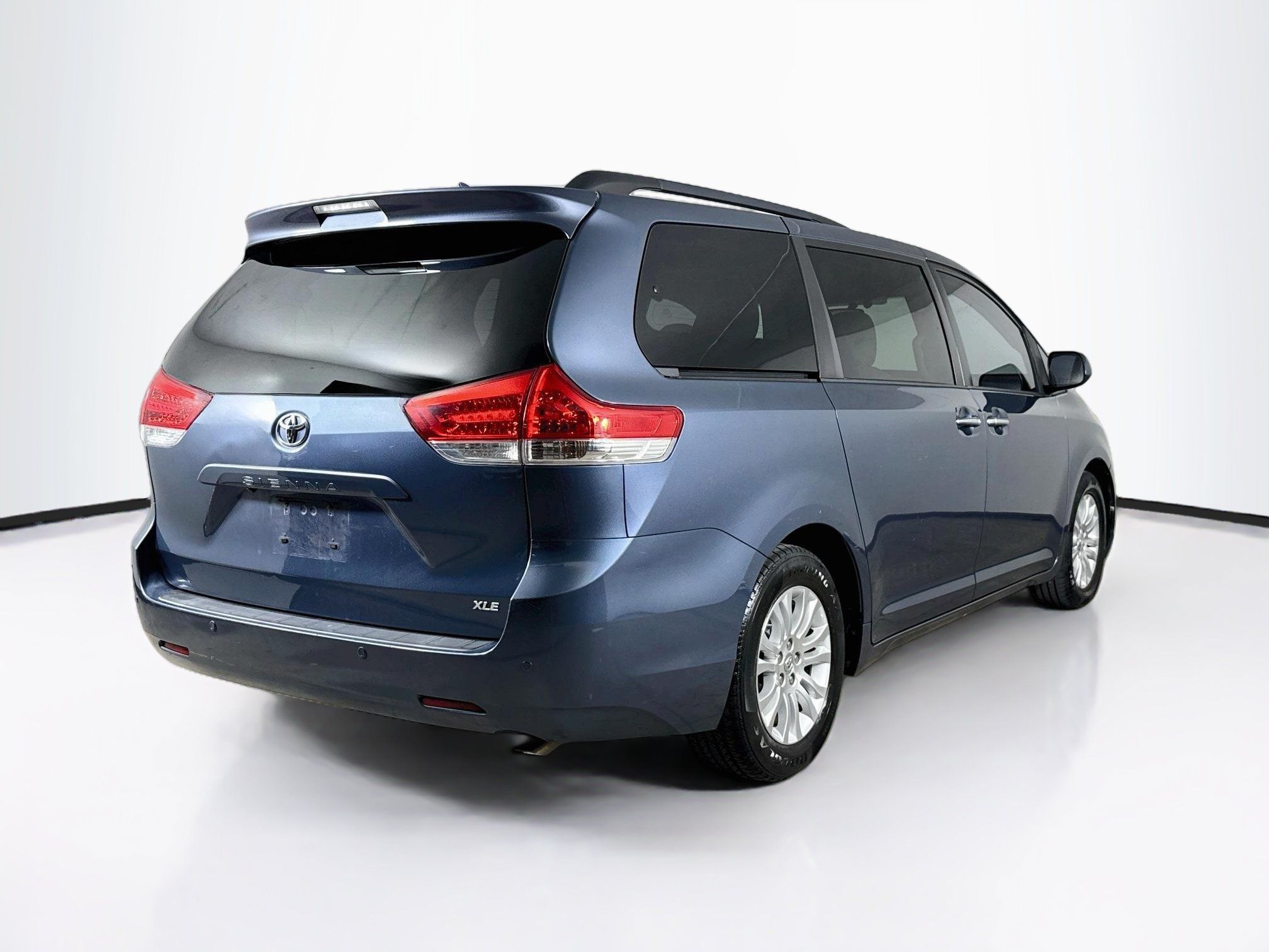 Used 2014 Toyota Sienna XLE w/ XLE Premium Package FWD image 35
