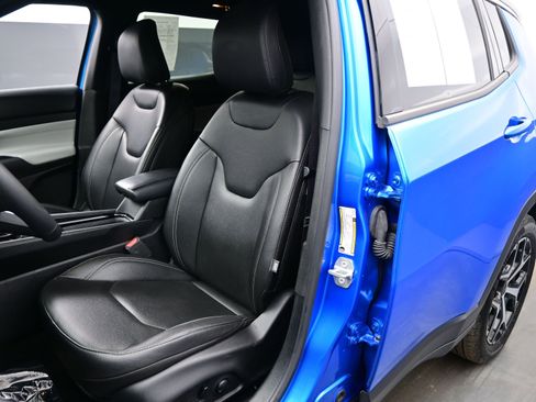 Used 2025 Jeep Compass Limited image 11