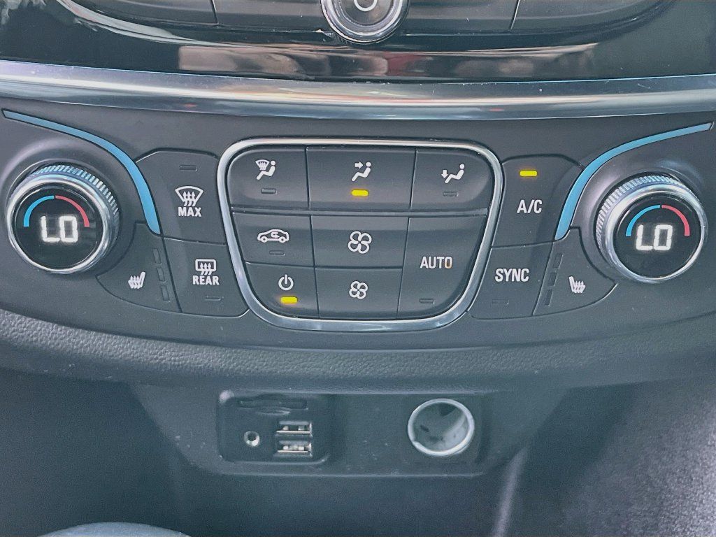 Used 2023 Chevrolet Traverse RS AWD/4WD image 16